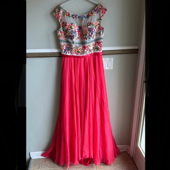 Sherri Hill White Pink Embroidered Beaded Chiffon Prom Gown Dress​​ Pageant - Picture 1 of 8